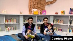 Бакыт Абдишов, Айдана Өмүрбаева балдары менен.