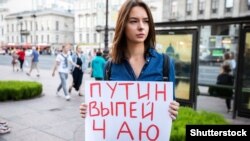 Навальныйды колдоп, Санкт-Петербургда өткөн жеке пикеттер