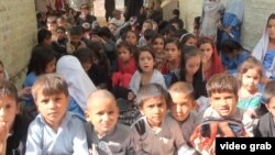 د خیبر پښتونخوا د یو پرایمري سکول ماشومان. (انځور: ارشیف)