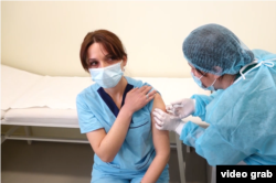 Megi Bakradze was filmed being given a shot of the coronavirus vaccine.