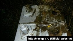 Qastel (Vinogradnoye) köyünde zarar körgen gaz borusı. Qırım, 2017 senesi noyabrniñ 1-i