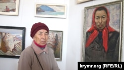 Ayşe Seytmuratova ve Kâzim Eminovnıñ yapqan resmi. Aqmescit, 2015 senesi
