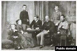 Митрополит Андрей Шептицький разом із родиною у Прилбичах перед вступом у монастир