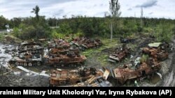 Harkiv vilâyetiniñ İzüm yaqınlarında Ukrayına silâlı quvetleriniñ qarşı ücümi vaqtında yoq etilgen Rusiye arbiy tehnikası, 2022 senesi sentâbrniñ 13-ü