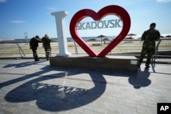 Расейскія вайскоўцы ў акупаваным Скадоўску, 20 траўня 2022 году