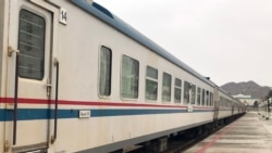 Diňle: Ýaşaýjylar ýurt içindäki ulag, gatnaw 'azabyndan dat edýär'