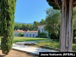 Wellness and spa centar vile Miločer je zatvoren i ograđen konopom, 24.jun 2025.