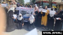 تعدادی از زنان معترض در کابل 