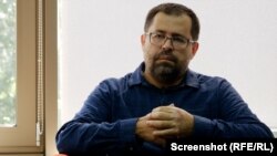 Mihai Grecea, unul dintre supraviețuitorii de la Colectiv, spune că mai multe asociații au protestat față de intenția lui Rafila de a scădea standardele pentru tratarea arșilor.