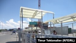 Кыргы-казак чек арасындагы өткөрмө бекет                 