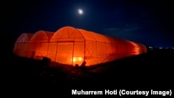 Muharrem Hoti ka ndezur zjarr për ngrohjen e serrave, pas ngricave.