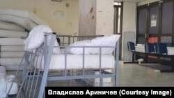 В миграционном хорватском лагере в Порине.