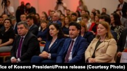 Presidentja e Kosovës, Vjosa Osmani, dhe kryeministri i Malit të Zi, Dritan Abazoviq gjatë një samiti në Mal të Zi. 