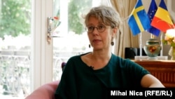 Ambasadoarea Suediei la București spune că Occidentul nu ar trebui să-i dea motive lui Vladimir Putin, care să-l facă să creadă că nu este unit. Cererea Suediei de aderare la NATO va spori securitatea întregii alianțe, spune ambasadoarea. 