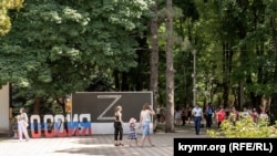 Зображення Z-символу повномасштабної війни Росії проти України в Сімферополі, архівне фото