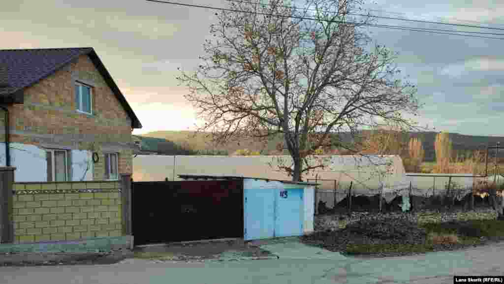 На багатьох подві'рях є теплиці