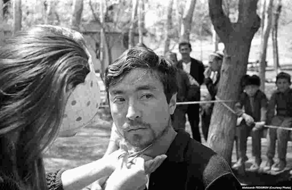 Геннадий Базаровдун "Буктурма" тасмасын тартуу учуру. 1968-жыл.