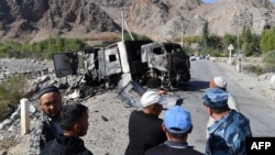 Сгоревший в результате вооруженного конфликта на кыргызско-таджикской границе грузовик. Село Ак-Сай, Баткенская область КР, 20 сентября 2022 г.