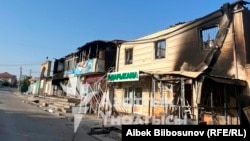 
В ходе приграничного конфликта практически полностью сгорел рынок «Достук» в селе Интернационал Лейлекского района Баткенской области КР.