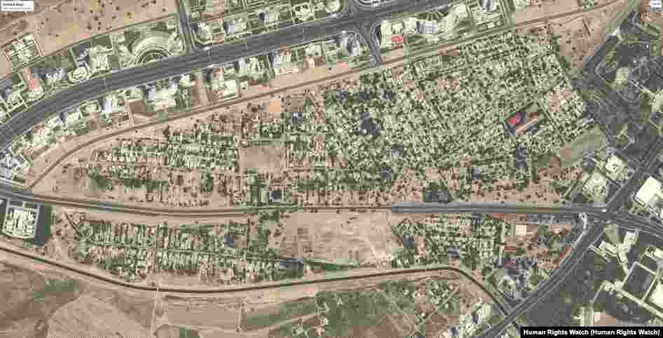 Satellit arkaly alnan bu suratlarda Aşgabadyň etegindäki "Berzeňňi" sebitindäki jaýlaryň ýumrulmagyndan ozalky (2010 ý.) we soňraky ýagdaýyny (2013 ý) synlasa bolýar.&nbsp; &copy; 2017 CNES&nbsp;- Airbus DS; &copy; 2017 DigitalGlobe; Çeşme: Google Earth 