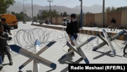  په بلوچستان کې پولیسو سړک بند کړی دی - انځور له ارشيفه