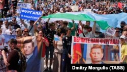 Хабаровск. Ыраакы Чыгыштын губернатору Сергей Фургалды камактан чыгарууну талап кылган митинг.