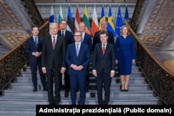 Fotografie de grup a liderilor europeni prezenți la Helsinki, 16 decembrie 2025.