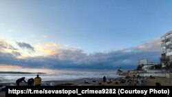 Уборка пляжа в селе Орловка под Севастополем