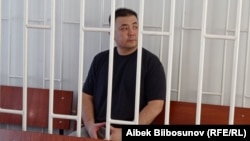 Мелис Аспеков "Опузалап талап кылуу"  жана "Алдамчылык" беренелери менен айыпталып жатат.