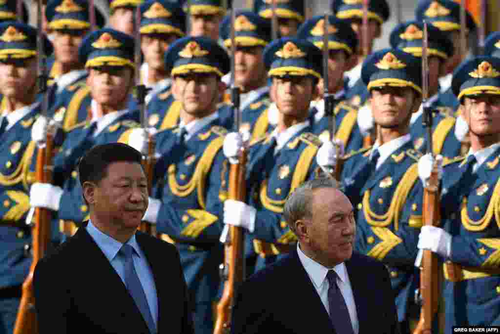 Назарбаев Си Цзиньпинді Компартия төрағасы болып қайта сайлануымен құттықтап,&nbsp;"Қытай арманын" жүзеге асыру ісінде Компартия рөлінің артқанын айтты.