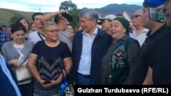 Алмазбек Атамбаев в своем доме в селе Кой-Таш. 27 июня 2019 года.