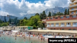 Туристы в Мисхоре, июнь 2021 года