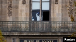 Ենթադրաբար հենց այս պատուհանից են գողերը ներխուժել թանգարան