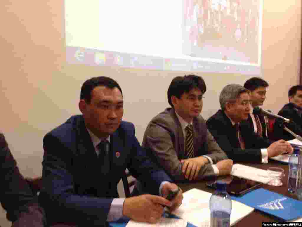 В работе форума принимает участие посол КР в Германии Болот Отунбаев