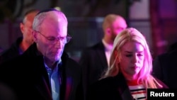 Procuroara generală a SUA, Pam Bondi, și ambasadorul israelian la Washington, Yechiel Leiter, au vizitat locul atacului unde au fost uciși cei doi angajați ai ambasadei israeliene