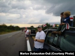 Марус Душаўскас-Дуж разам з сынамі на «Балтыйскім шляху салідарнасьці зь Беларусьсю»