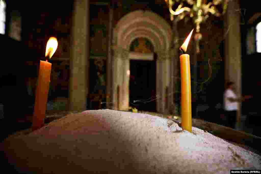 Në vitet '90 ka pasur mijëra vizitorë - vendorë e ndërkombëtarë.&nbsp;