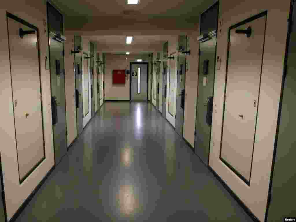 Fotograf Reutersa Damir Šagolj dobio je ekskluzivni pristup pritvorskoj jedinici Haškog tribunala.