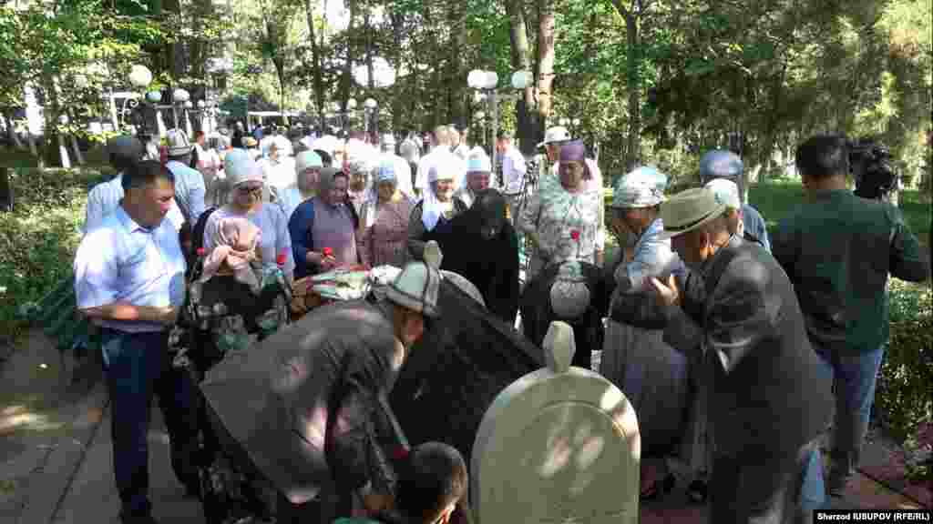 "Ўш воқеаси"да ҳалок бўлганларни хотирлаш маросими.