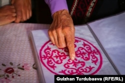 Туш кийизге түшүрүлчү оймо-чийме.