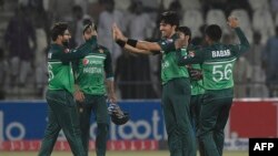 د پاکستان کرکټ لوبډلې ځينې لوبغاړي - پخوانی انځور. 