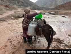 Будалыктын эли сууну ушул жерден ташыйт.