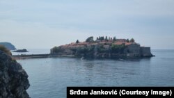 Grad hotel 'Sveti Stefan', drugu godinu zaredom je zatvoren za najplatežnije turiste. 