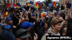 Românii au sărbătorit în stradă aderarea la Uniunea Europeană. Pentru mulți dintre ei momentul a însemnat - chiar dacă a durat mulți ani - îmbunătățirea nivelului de trai. Alții au decis să plece în vest pentru a grăbi acest proces. 