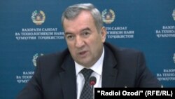 Шавкат Бобозода в бытность министром  промышленности и новых технологий  Таджикистана