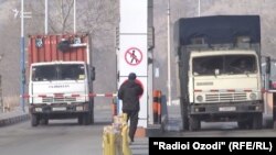 На трассе Душанбе-Худжанд