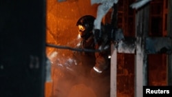 Пажар на месцы абстрэлу ў Адэскай вобласьці пасьля расейскага абстрэлу 4 сьнежня 2025 году. Ілюстрацыйнае фота