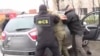 Сотрудники ФСБ проводят задержание, иллюстративное фото 