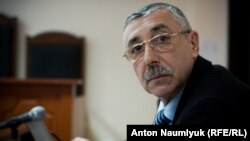 Suleyman Kadırov mahkeme oturışuvında, 2018 senesi yanvarniñ 22-si