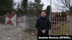 Jeton Mrasori, direktor seoske škole.